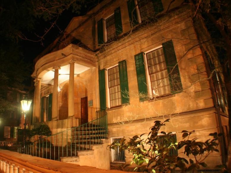 Savannah Haunted History Ghost Tour / Cobblestone Tours 