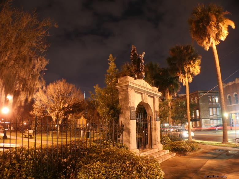 Savannah Haunted History Ghost Tour / Cobblestone Tours 