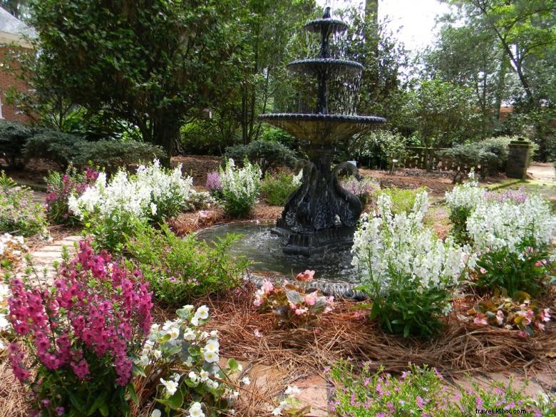 Markas Besar Bersejarah Massee Lane Gardens dari American Camellia Society 