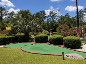Miniatura de golfe e jogos na ilha 