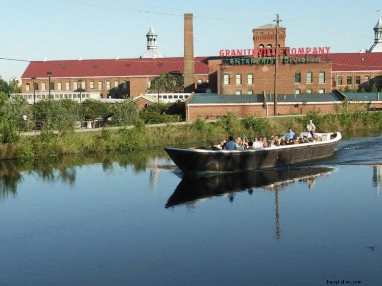 Centro de descubrimiento del canal de Augusta y recorridos en barco por Petersburgo 