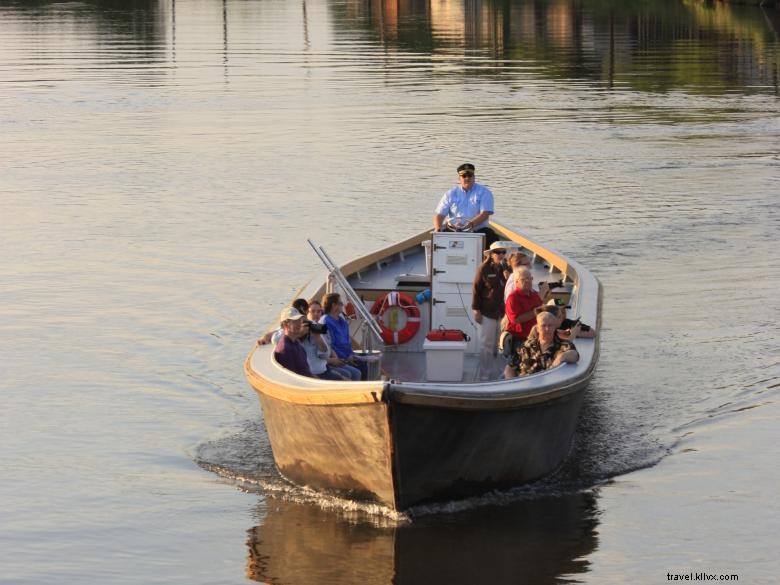 Centro de descubrimiento del canal de Augusta y recorridos en barco por Petersburgo 