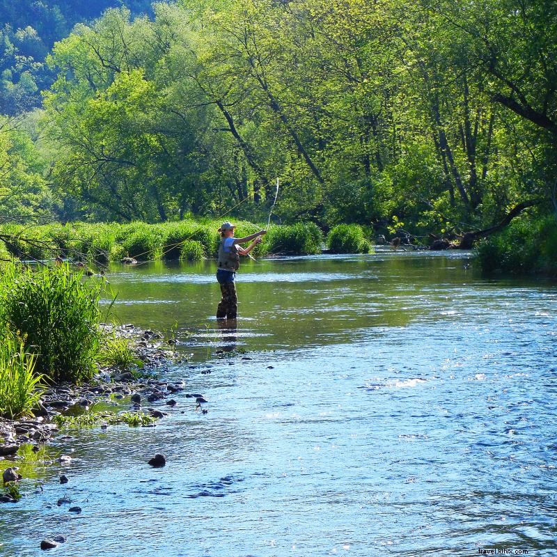 Tempat Memancing Sungai di Negeri 10, 000 Danau 