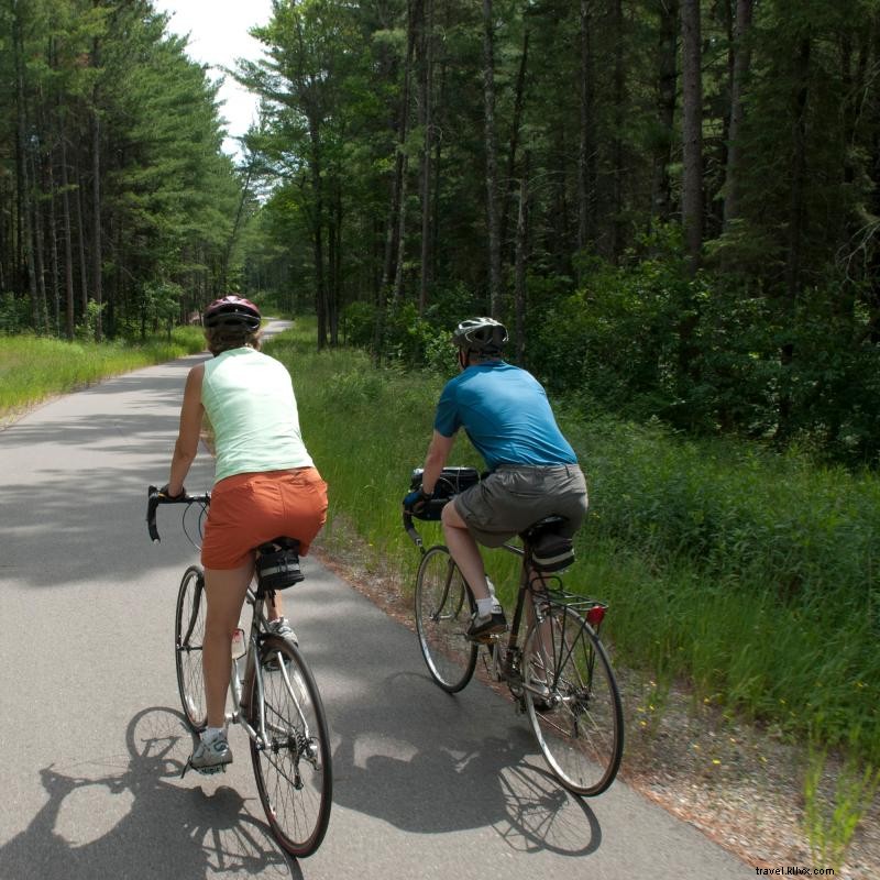 Trilhas de bicicleta e Paul Bunyan Beckon em Walker 