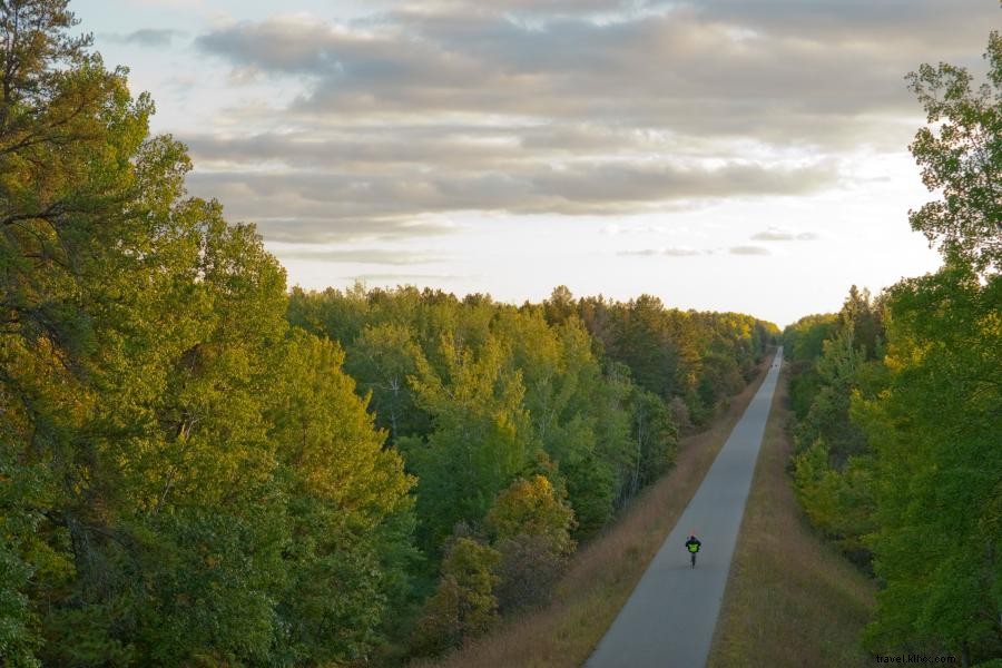 Trilhas de bicicleta e Paul Bunyan Beckon em Walker 