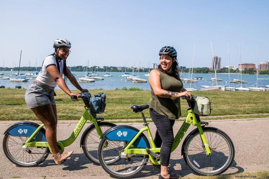 Bersepeda di Grand Rounds Scenic Byway 51-Mile di Minneapolis 