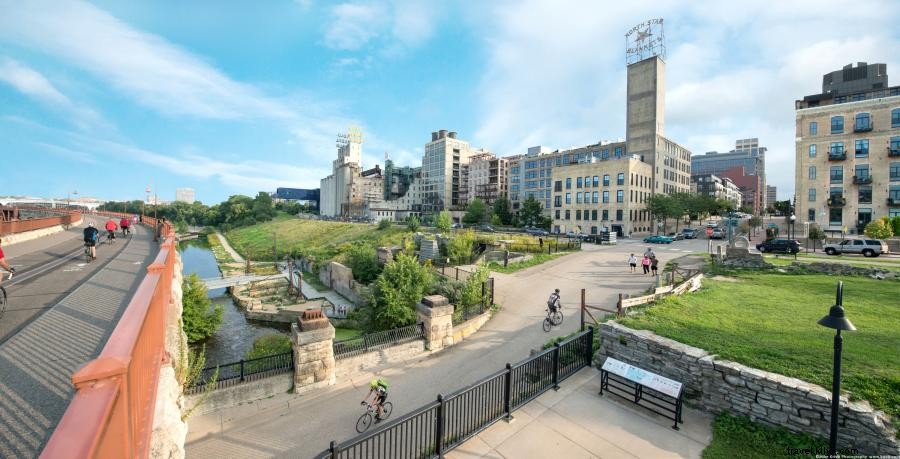 Bersepeda di Grand Rounds Scenic Byway 51-Mile di Minneapolis 