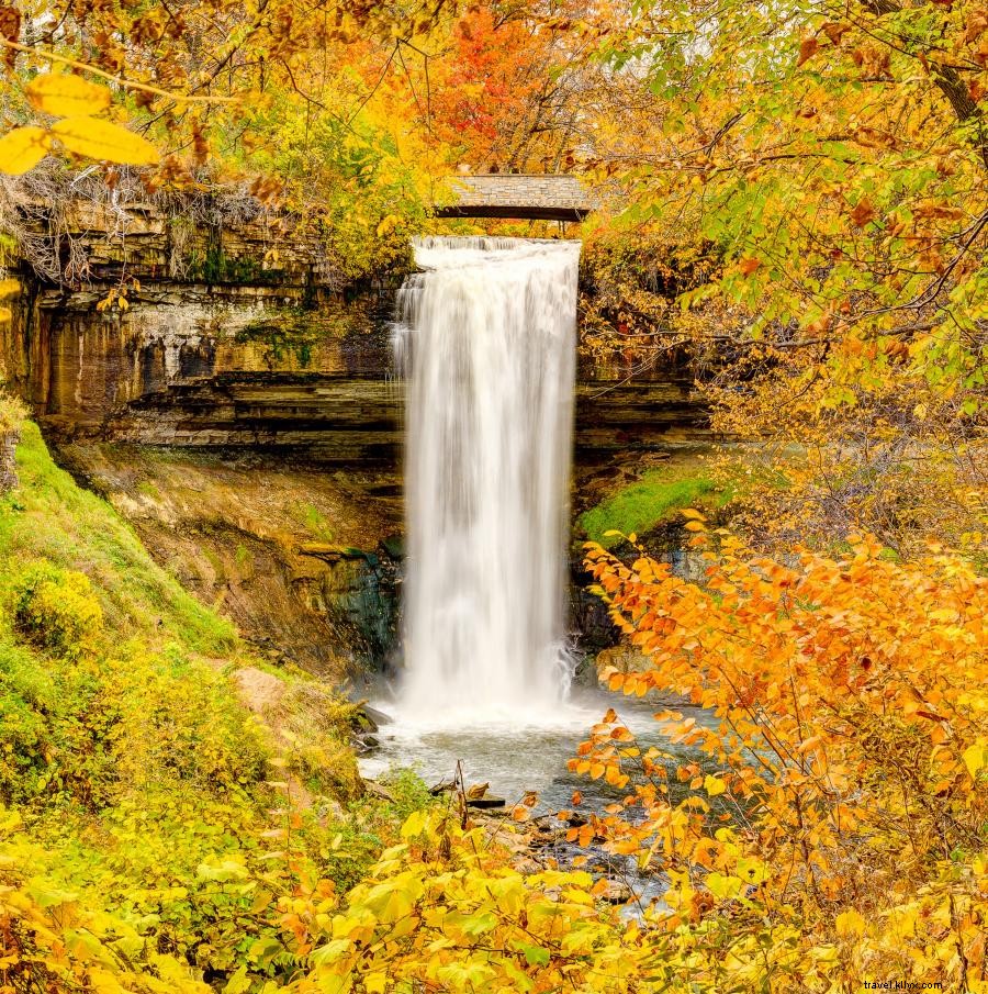 Bersepeda di Grand Rounds Scenic Byway 51-Mile di Minneapolis 