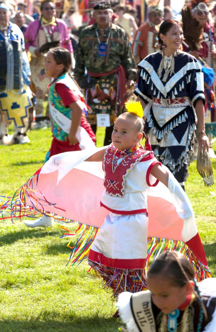 Dança, Combinação de bateria e arte no Native American Powwows de Minnesota 