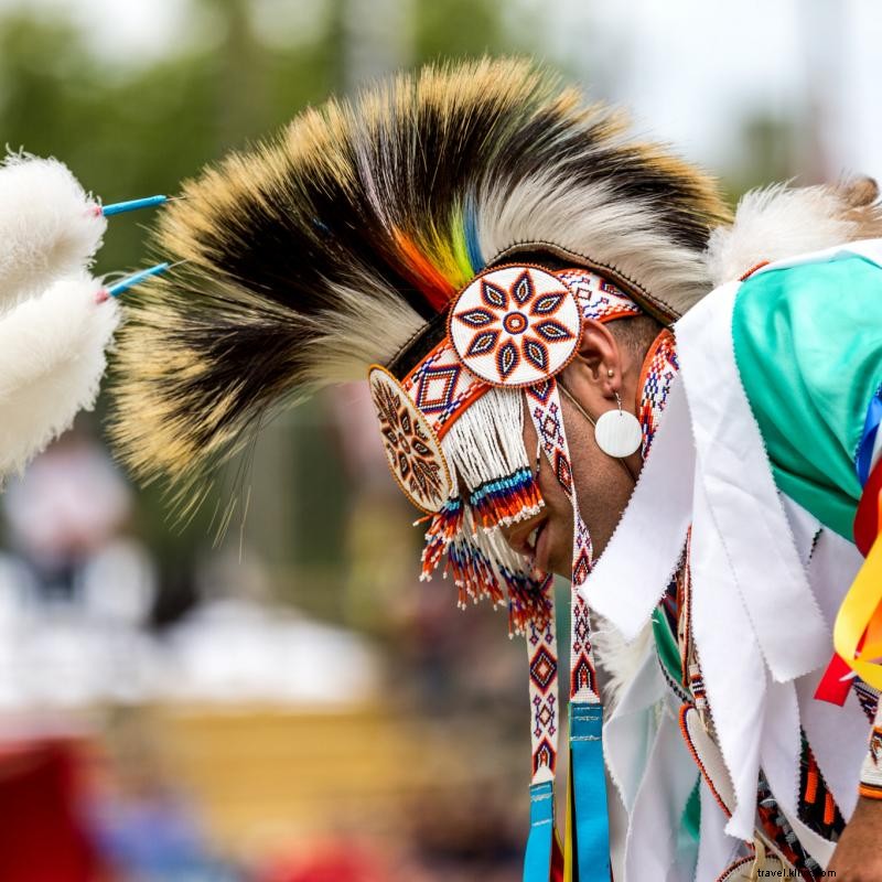 Dança, Combinação de bateria e arte no Native American Powwows de Minnesota 