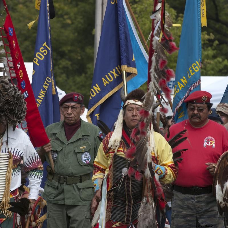 Dança, Combinação de bateria e arte no Native American Powwows de Minnesota 