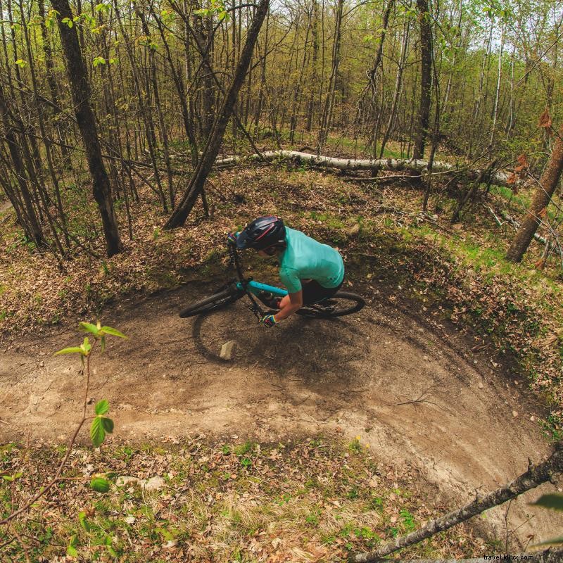 Practique ciclismo de montaña en Detroit Lakes y Cuyuna 