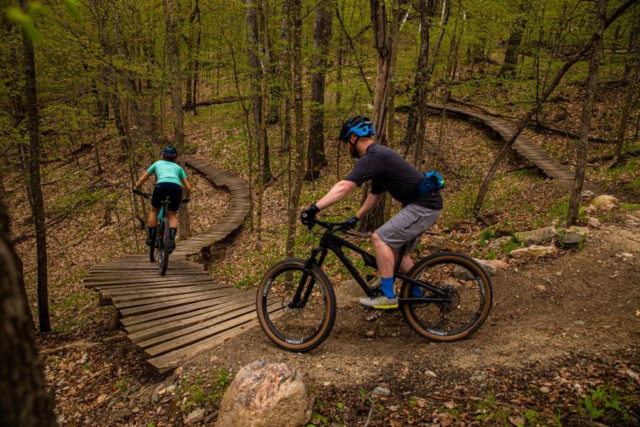 Practique ciclismo de montaña en Detroit Lakes y Cuyuna 