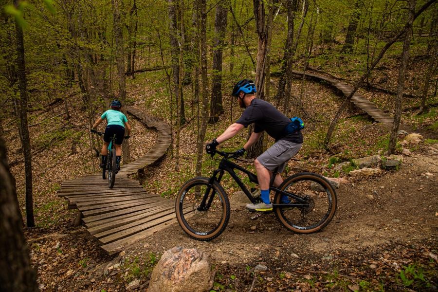 Bersepeda Gunung di Danau Detroit &Cuyuna 