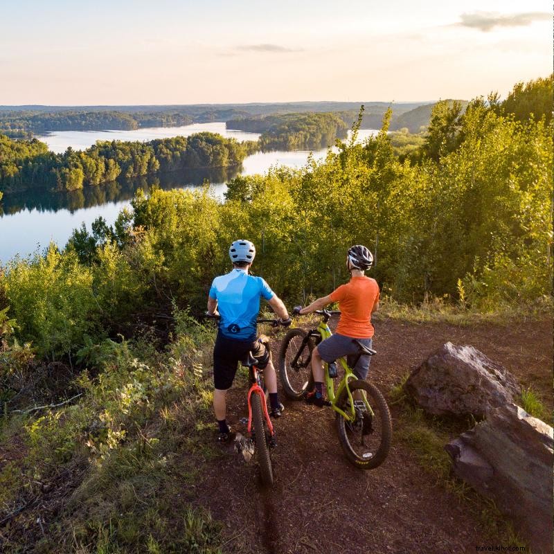 Practique ciclismo de montaña en Detroit Lakes y Cuyuna 