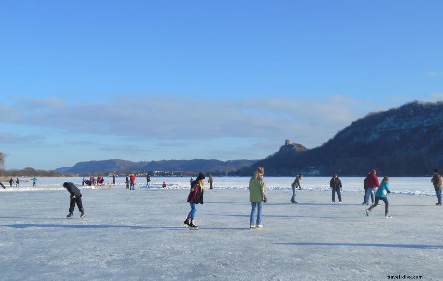 Scivola su queste fantastiche piste di pattinaggio sul ghiaccio all aperto 