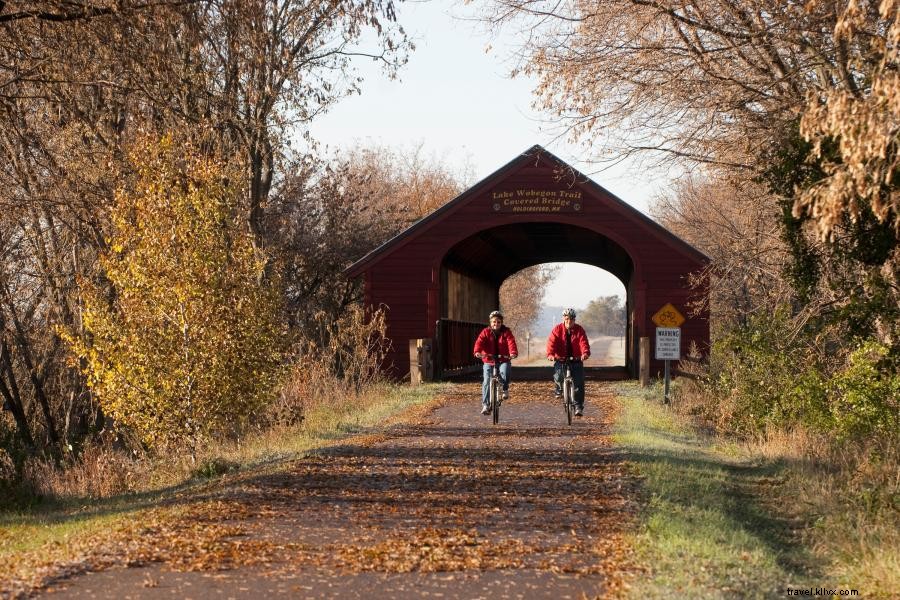 秋のサイクリングのための5つの素晴らしいトレイル 