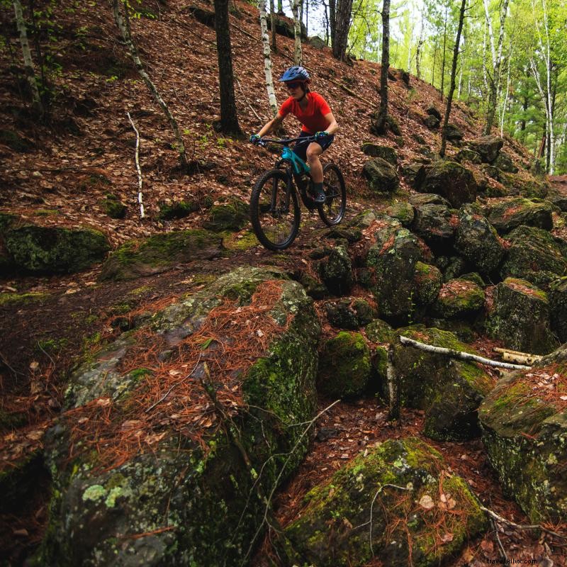 Pedala attraverso il Minnesota centrale 