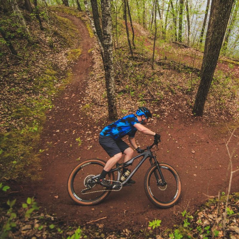 Pedala attraverso il Minnesota centrale 