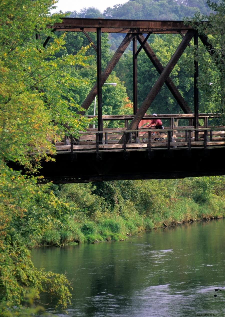 Bersepeda untuk Pie:Akhir Pekan di Root River State Trail 