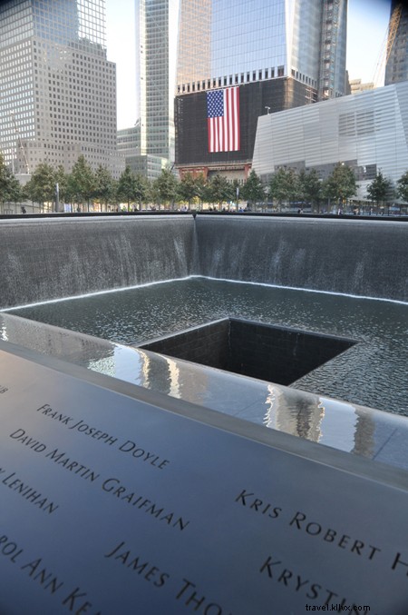 Mencerminkan Ketidakhadiran:Mempratinjau Peringatan 9/11 