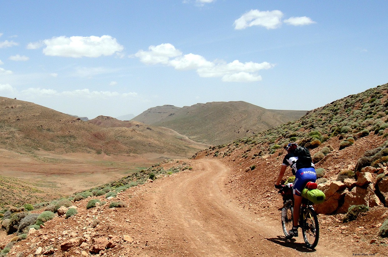 Embalaje de bicicletas a través del Alto Atlas 