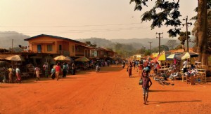 Além dos diamantes de sangue:descida do rio Moa, Serra Leoa 