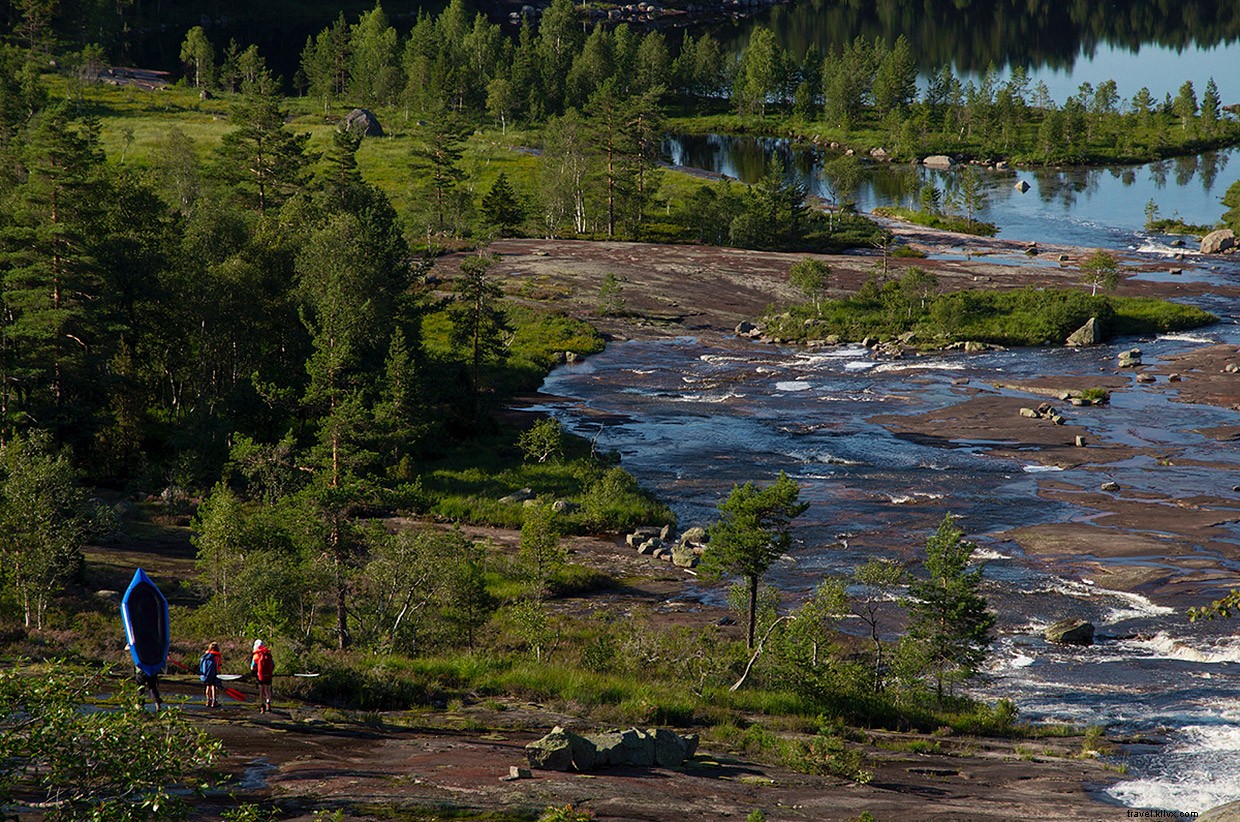 Rocce levigate e acque lucenti:un avventura di Packrafting norvegese 