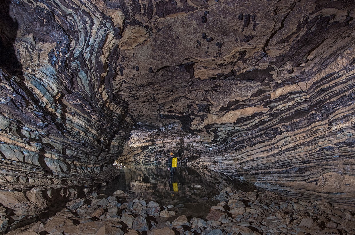 Cueva de la Peña Colorada 