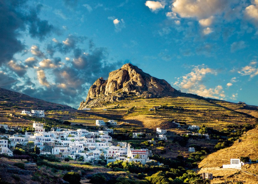 Menjelajah Desa di Tinos 