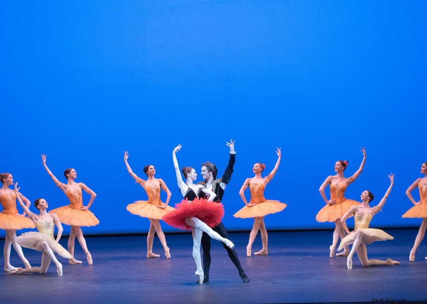 Balet Bolshoi menghormati Mikhail Lavrovsky yang  hebat  di Odeon Herodes Atticus 