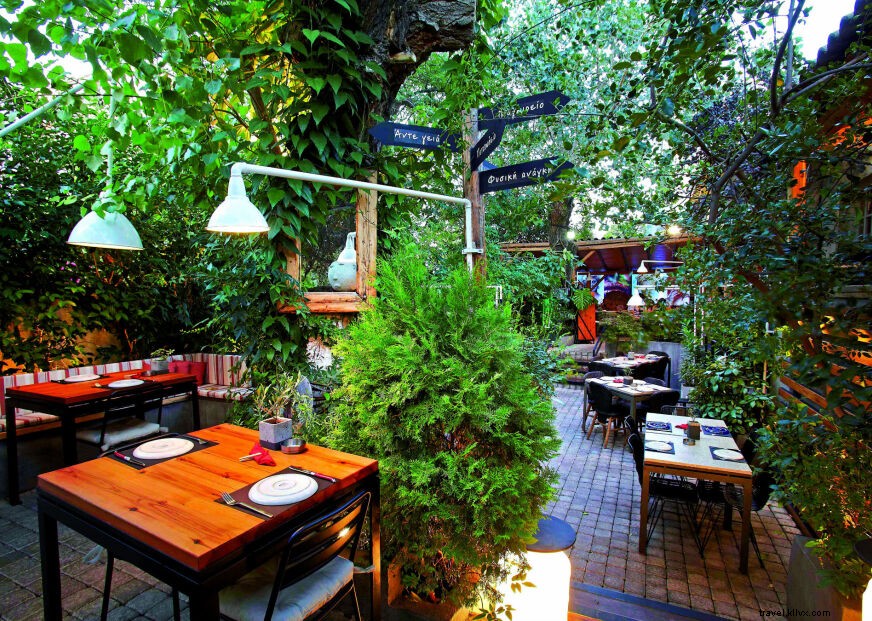 Cinque bei cortili estivi per cenare ad Atene 