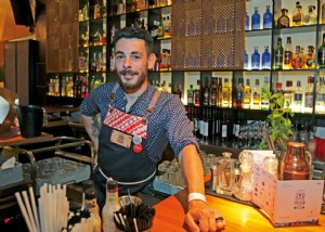 Les nouveaux enfants de la scène des barmans d Athènes sur le bloc 