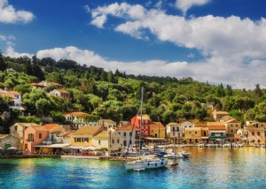 ギリシャの小さな島々：小さな夏の楽園 
