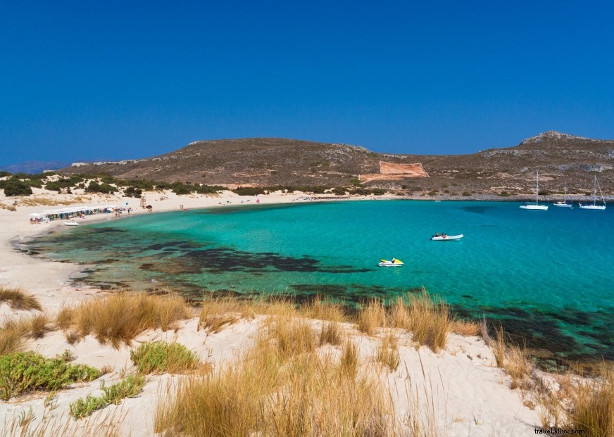 周りのあなたの人生を計画するギリシャのビーチ 