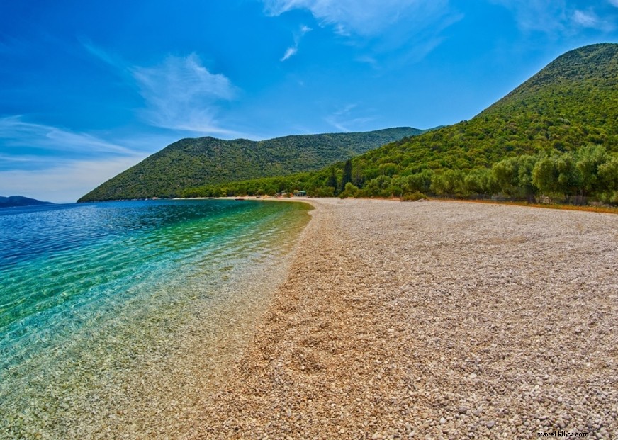 ケファロニア島を訪ねる：この美しいギリシャの島は何で知られていますか？ 