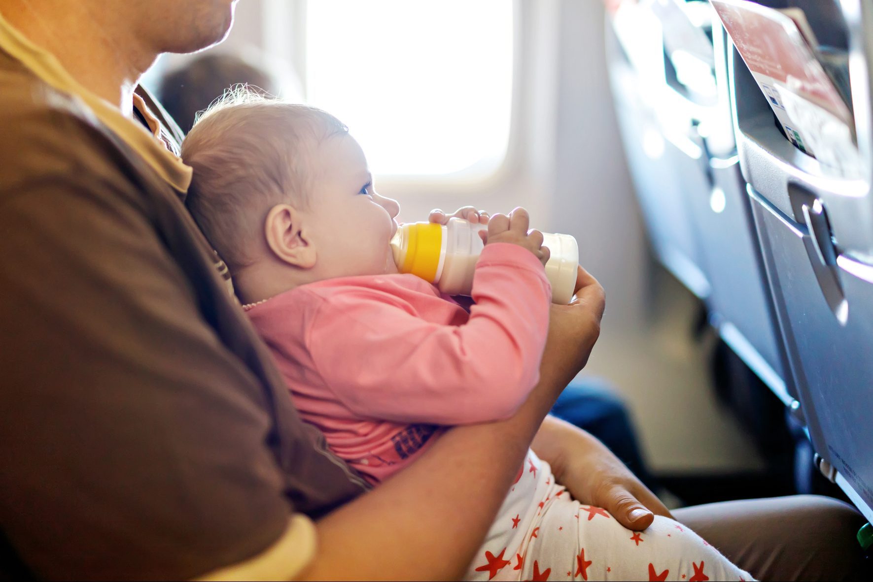 Você pode trazer comida em um avião? Regras da TSA que você precisa conhecer 