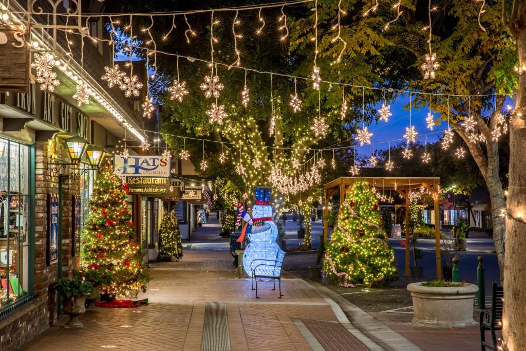 少なくとも一度は訪れるべきアメリカで最高のクリスマスの町 