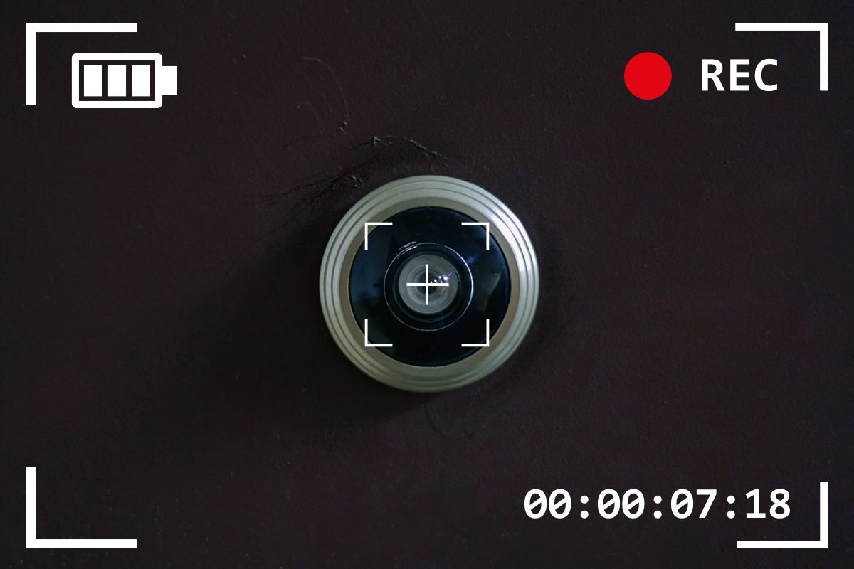 Cómo encontrar cámaras ocultas en cualquier lugar donde te quedes