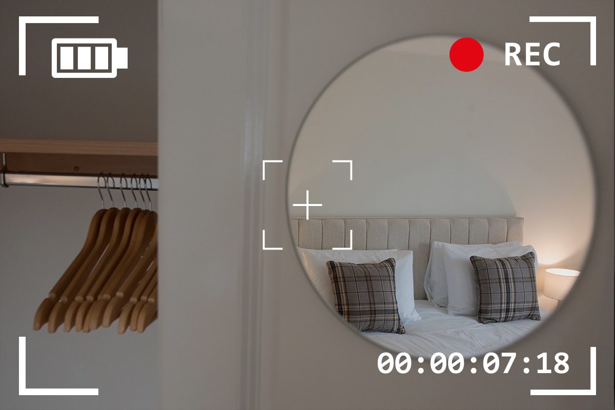 Cómo encontrar cámaras ocultas en cualquier lugar donde te quedes