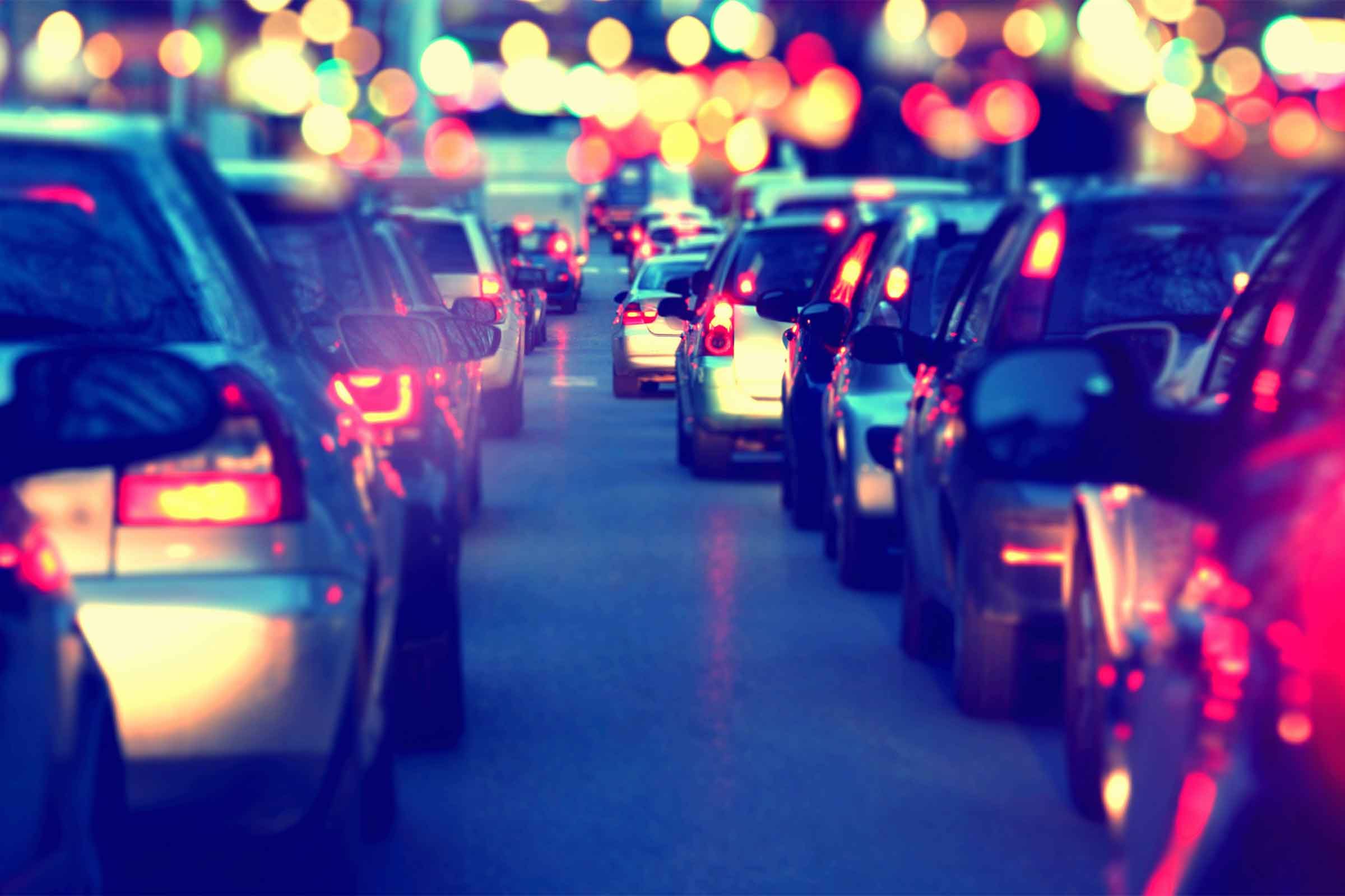 Odi il tuo pendolarismo? 8 trucchi mentali per far passare il traffico più velocemente 