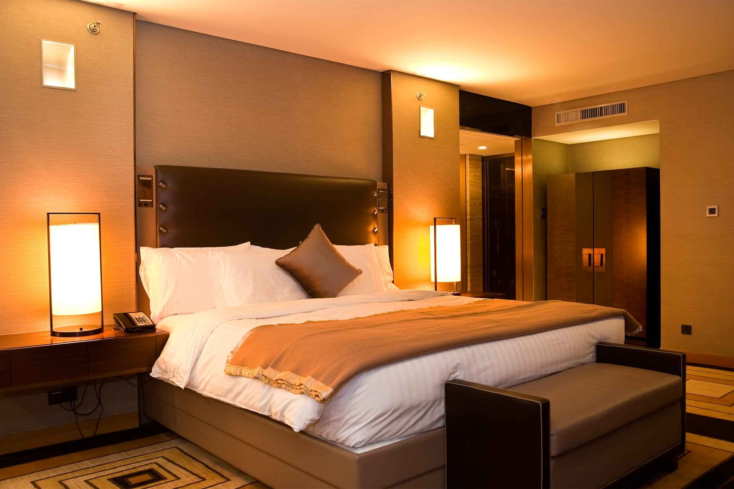 Copie estes 16 truques de decoração de quartos de hotel para tornar sua casa totalmente adorável 