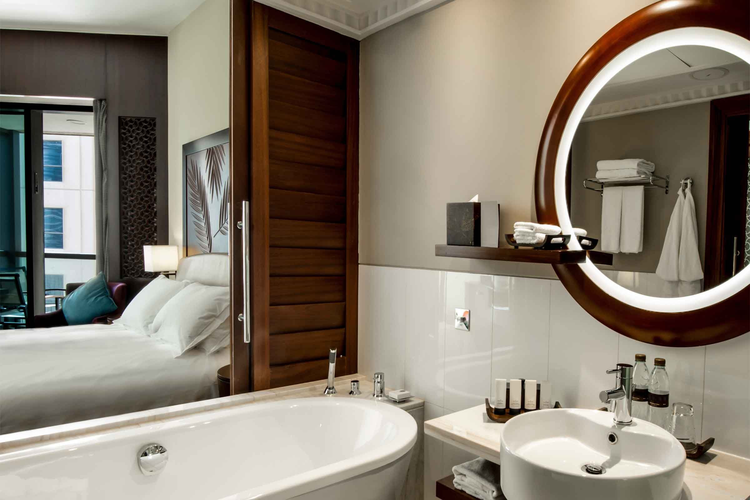 Copie estes 16 truques de decoração de quartos de hotel para tornar sua casa totalmente adorável 