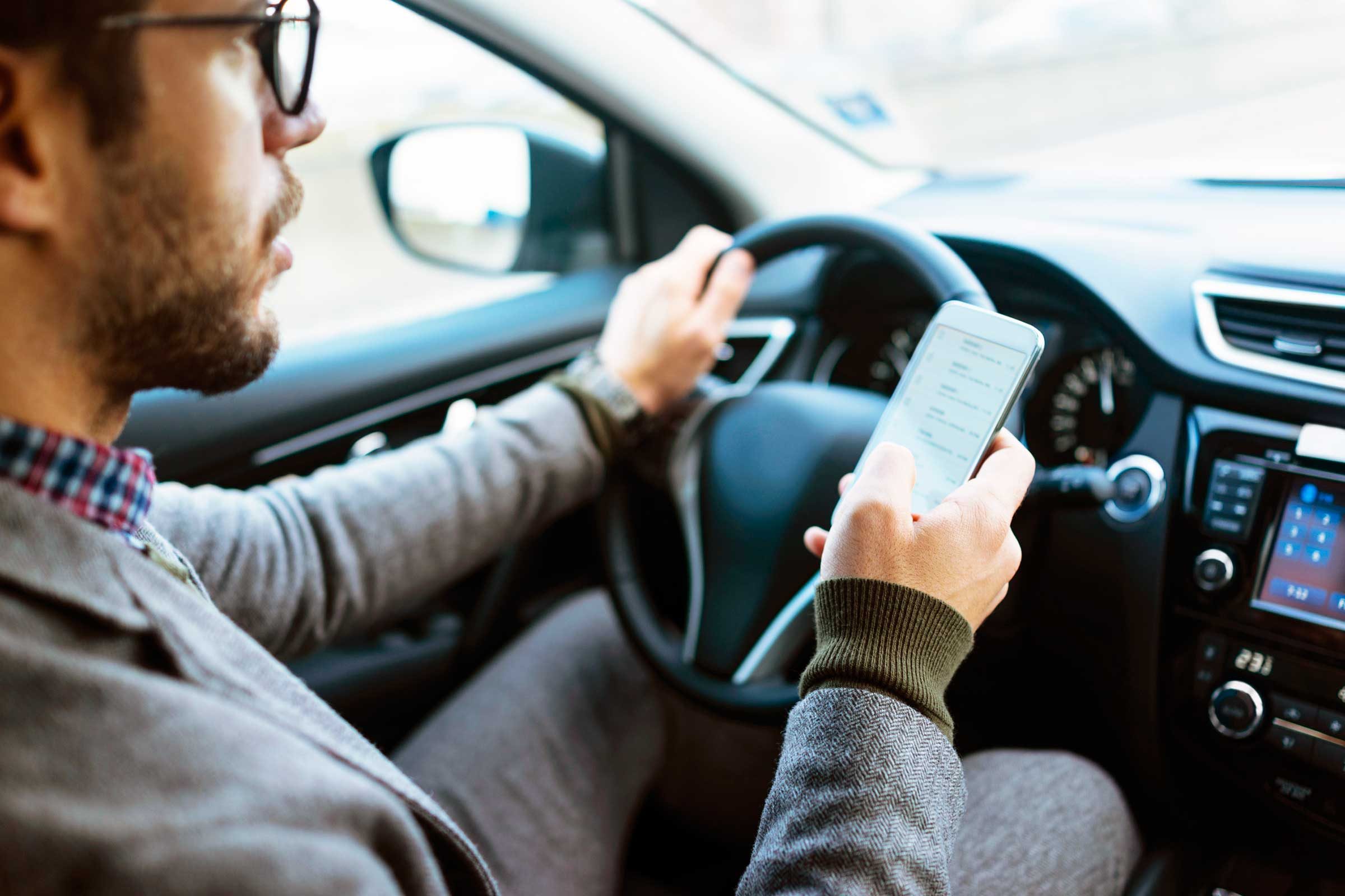7 trucchi per smettere di mandare SMS e guidare 