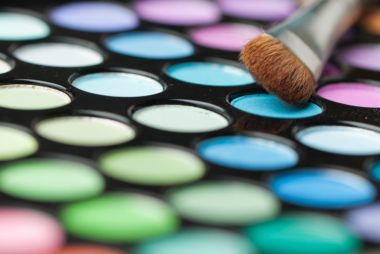 7 trucos imprescindibles para empacar maquillaje en un equipaje de mano 