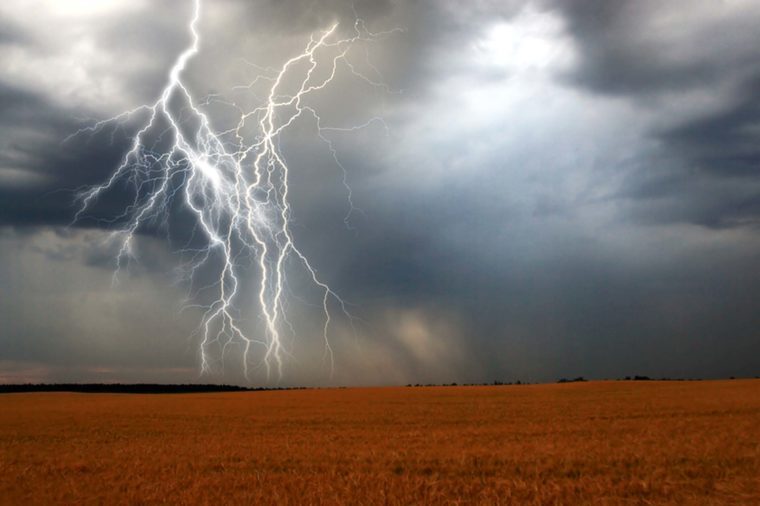 Ne vous faites pas prendre dans un orage :9 façons de rester en sécurité et au sec 