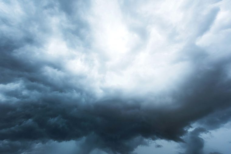 Não seja pego em uma tempestade:9 maneiras de se manter seguro e seco 