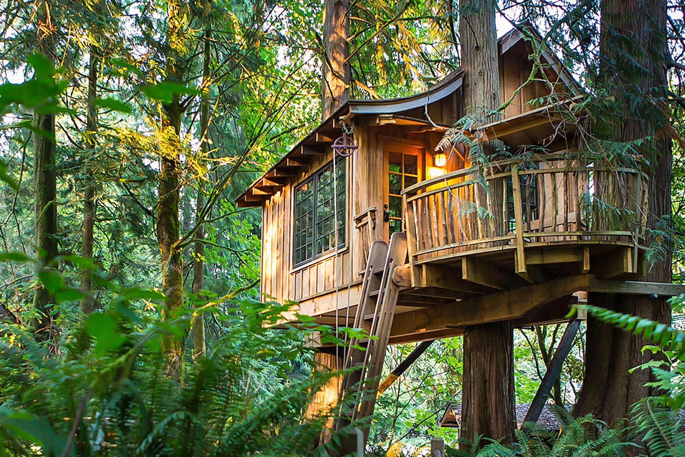 9 casas na árvore mágicas e sonhadoras que você pode alugar totalmente neste verão - realmente! 