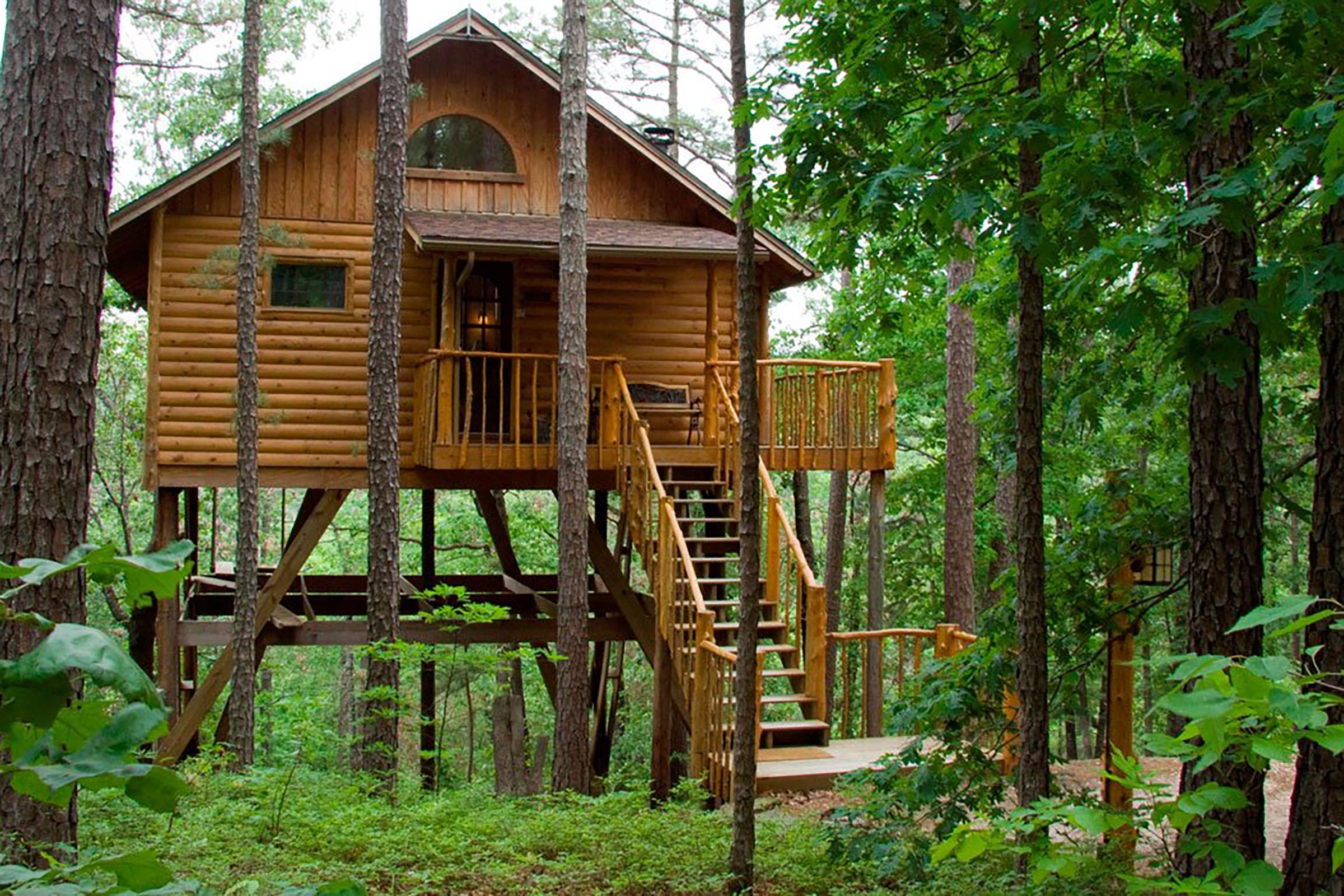 9 cabanes dans les arbres magiques et de rêve que vous pouvez totalement louer cet été, vraiment ! 