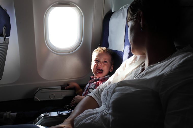7 modi per lenire le orecchie dei tuoi bambini durante il tuo prossimo volo 